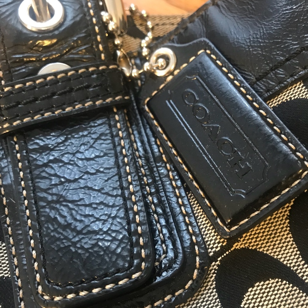 Coach signature canvas tote in black!